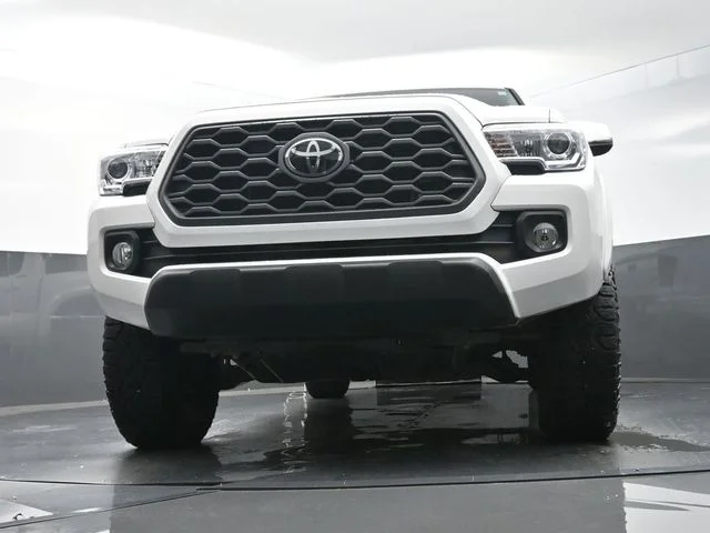 Used 2022 White Toyota SR5 image 39