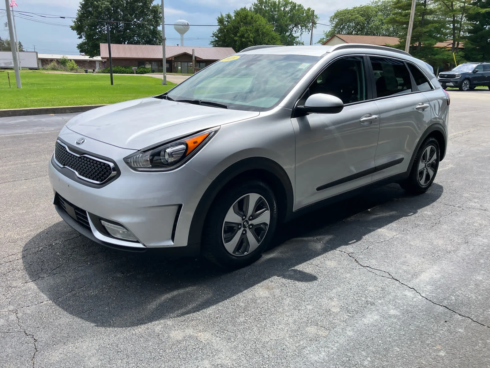 Used 2018 Silky Silver Kia LX image 4