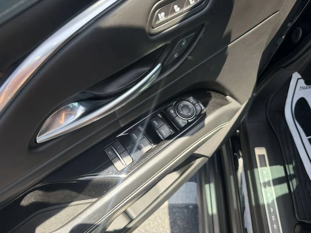 Used 2021 BLACK RAVEN Cadillac Sport Platinum image 29
