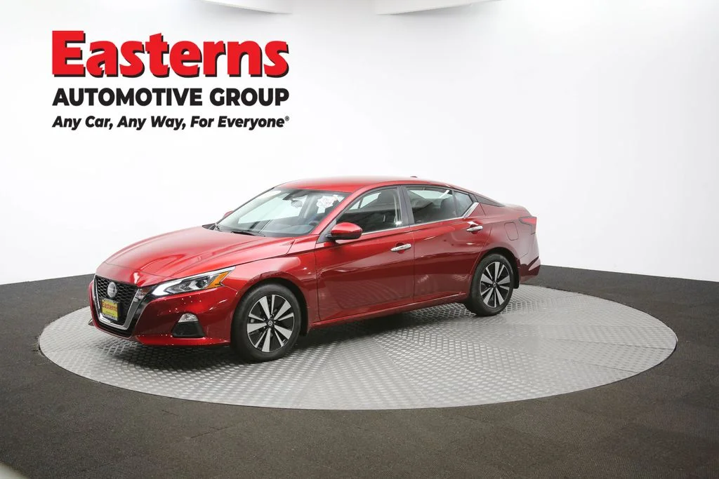 Used 2022 Red Nissan 2.5 SV image 53