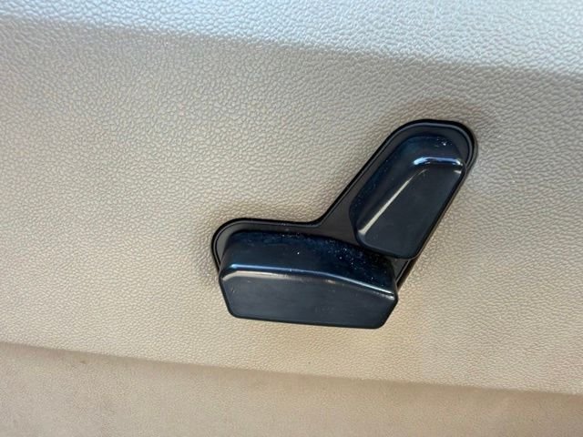 Used 2015 White Chrysler Touring image 32