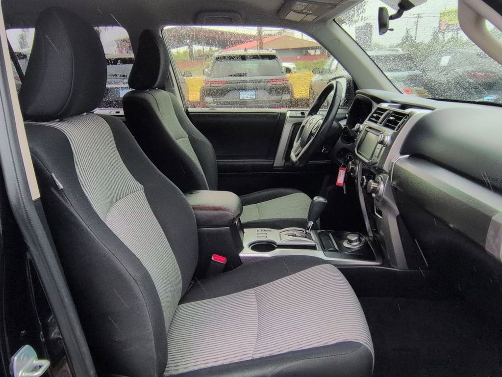 Used 2016 Midnight Black Metallic Toyota SR5 image 28