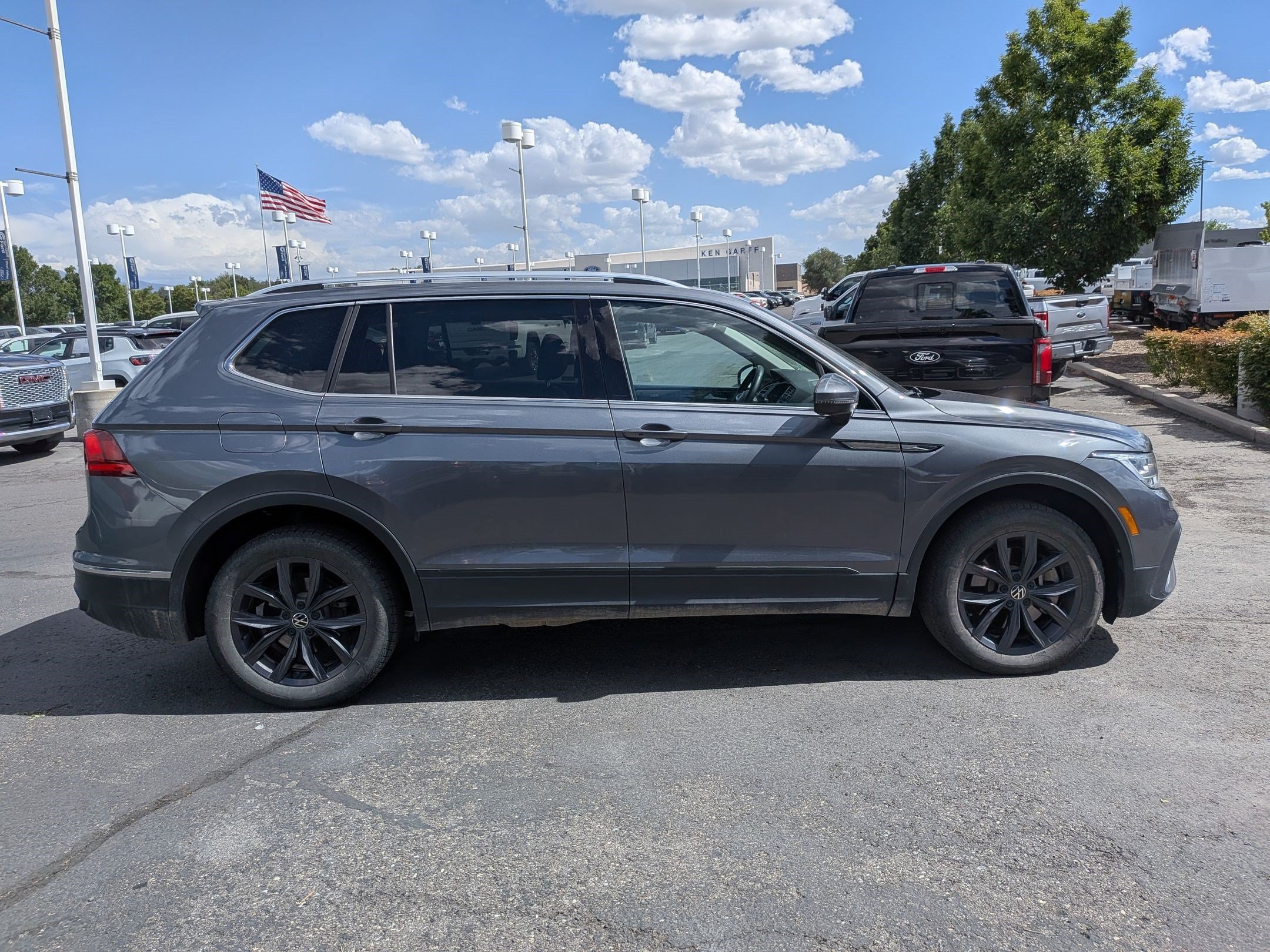 Used 2022 Platinum Gray Metallic Volkswagen SE image 2
