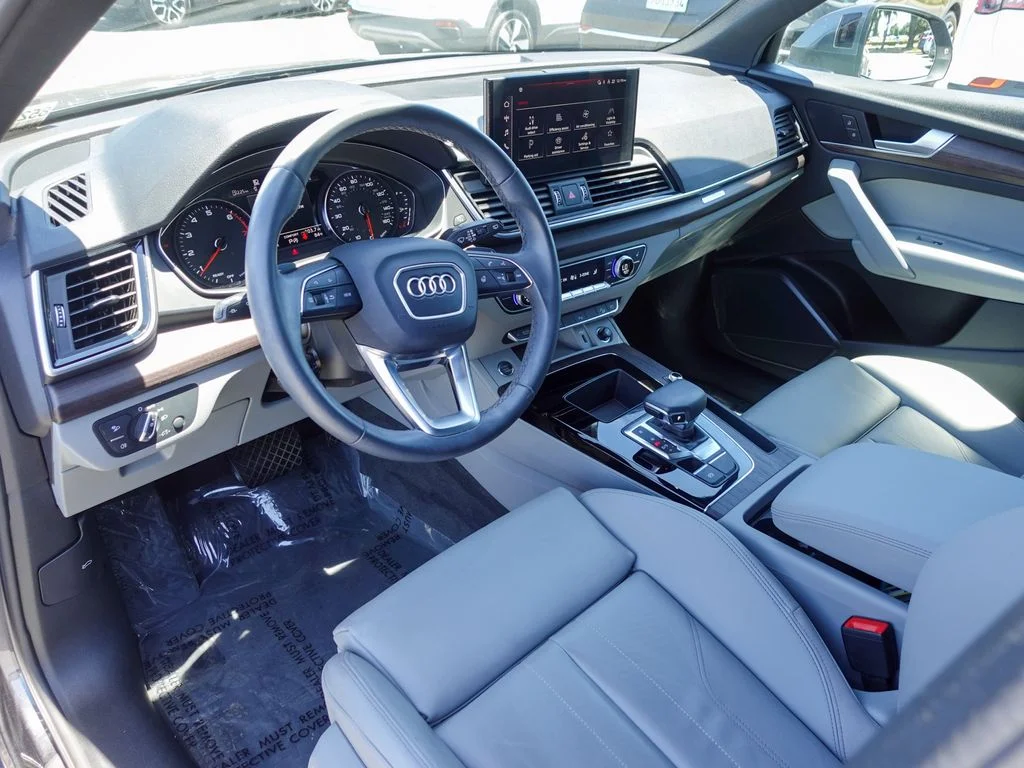 Used 2024 Daytona Gray Pearl Effect Audi 45 S line Premium image 11