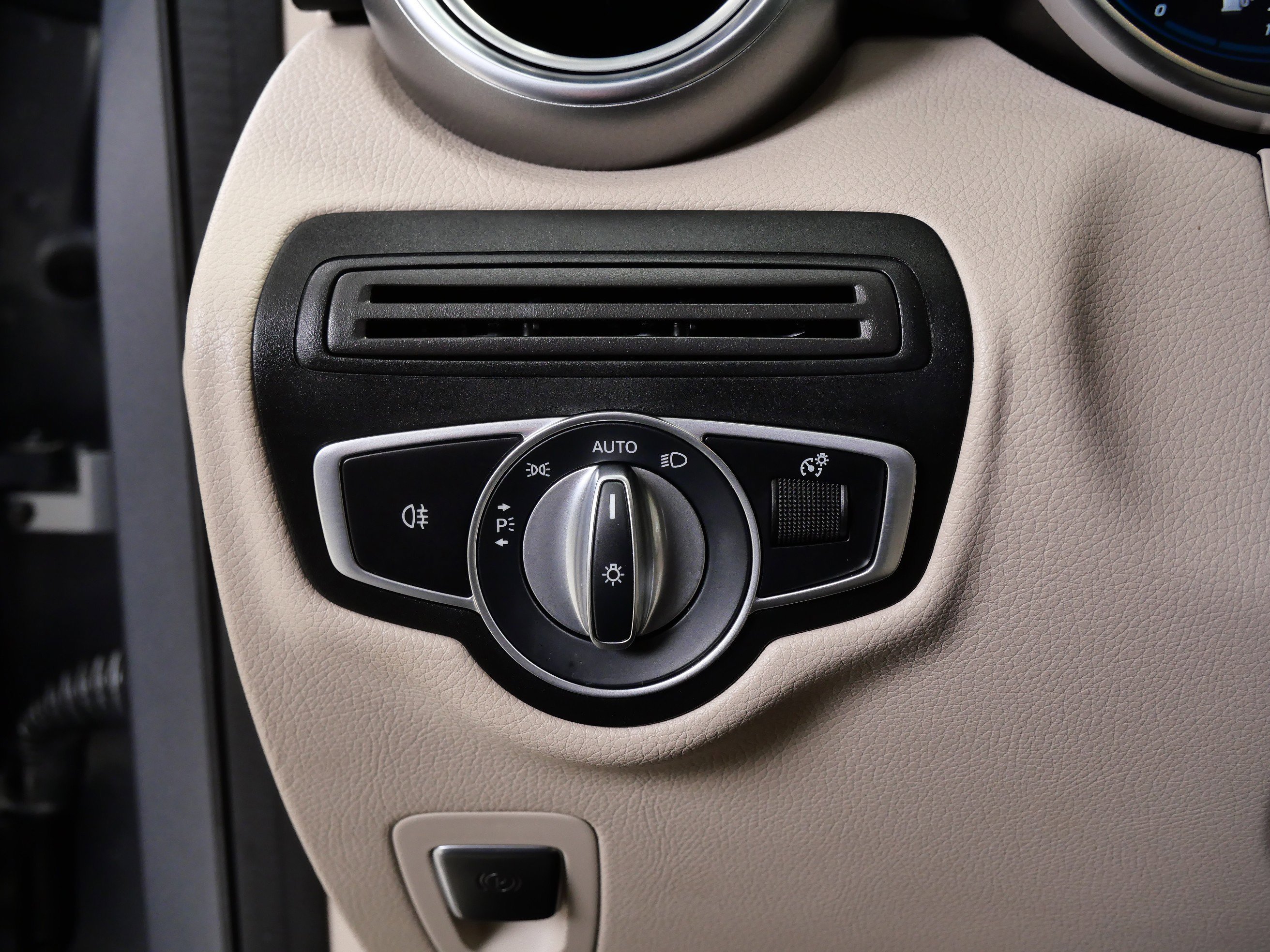 Used 2022 Selenite Grey Metallic Mercedes-Benz GLC 300 image 25