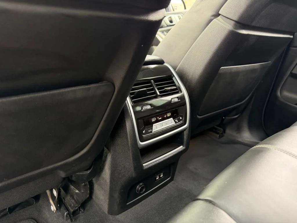 Used 2024 Black BMW xDrive40i image 15
