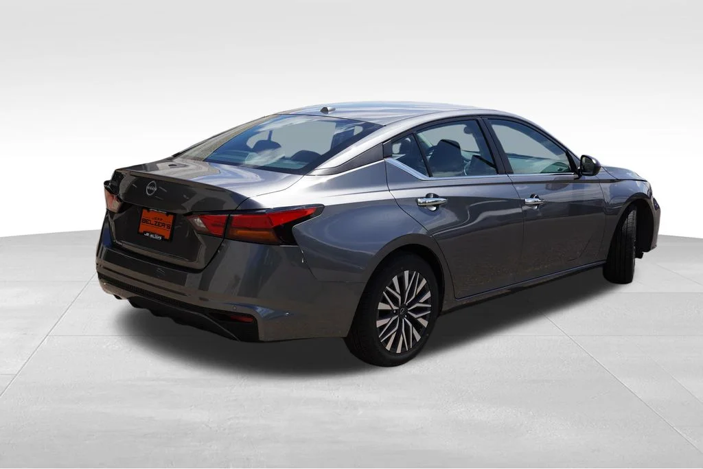 Used 2025 Gun Metallic Nissan 2.5 SV image 5