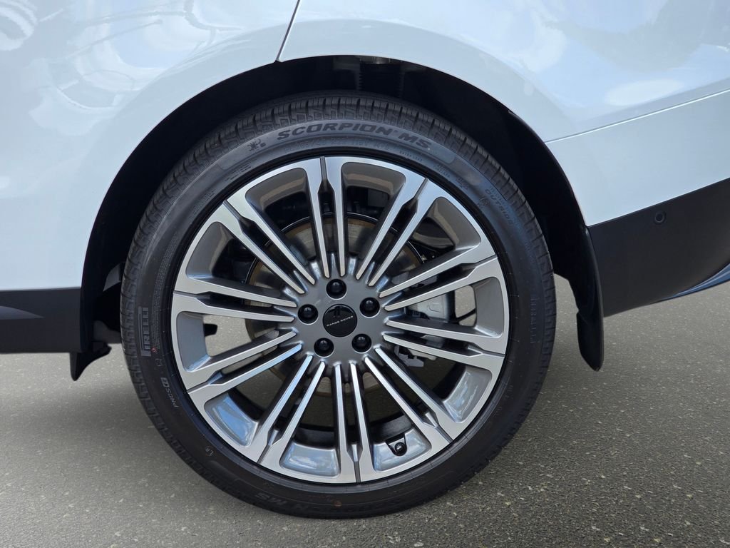 New 2026 Fuji White LAND ROVER SE image 34