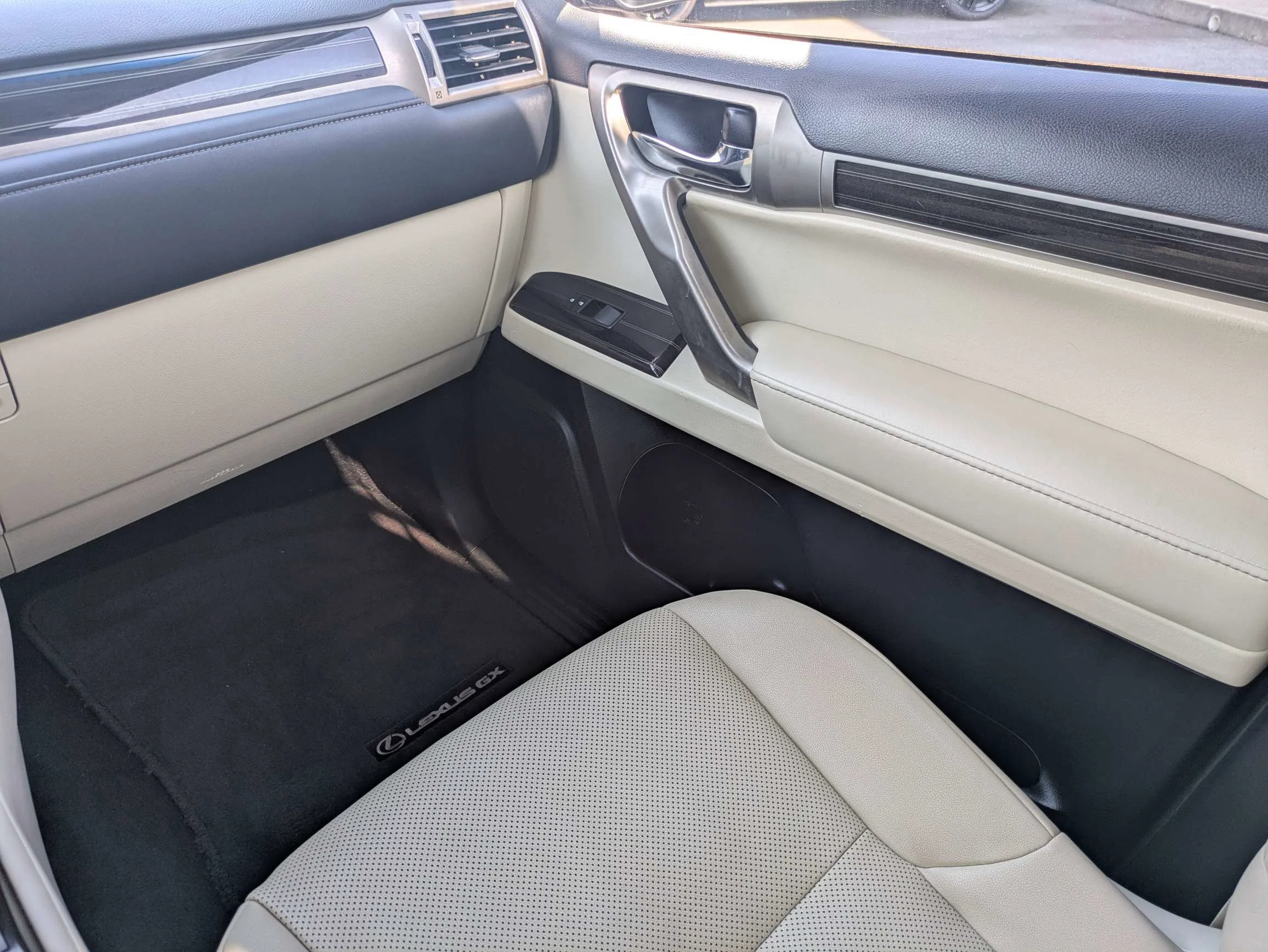 Used 2021 Black Onyx Lexus Premium Pkg w/Leather, Moonroof, Safety + System, & 3rd Row Seat image 19