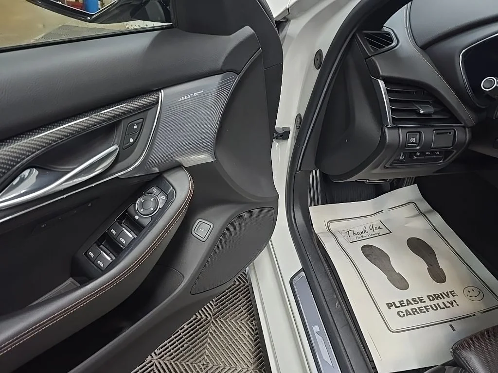 Used 2023 White Cadillac V-Series image 31