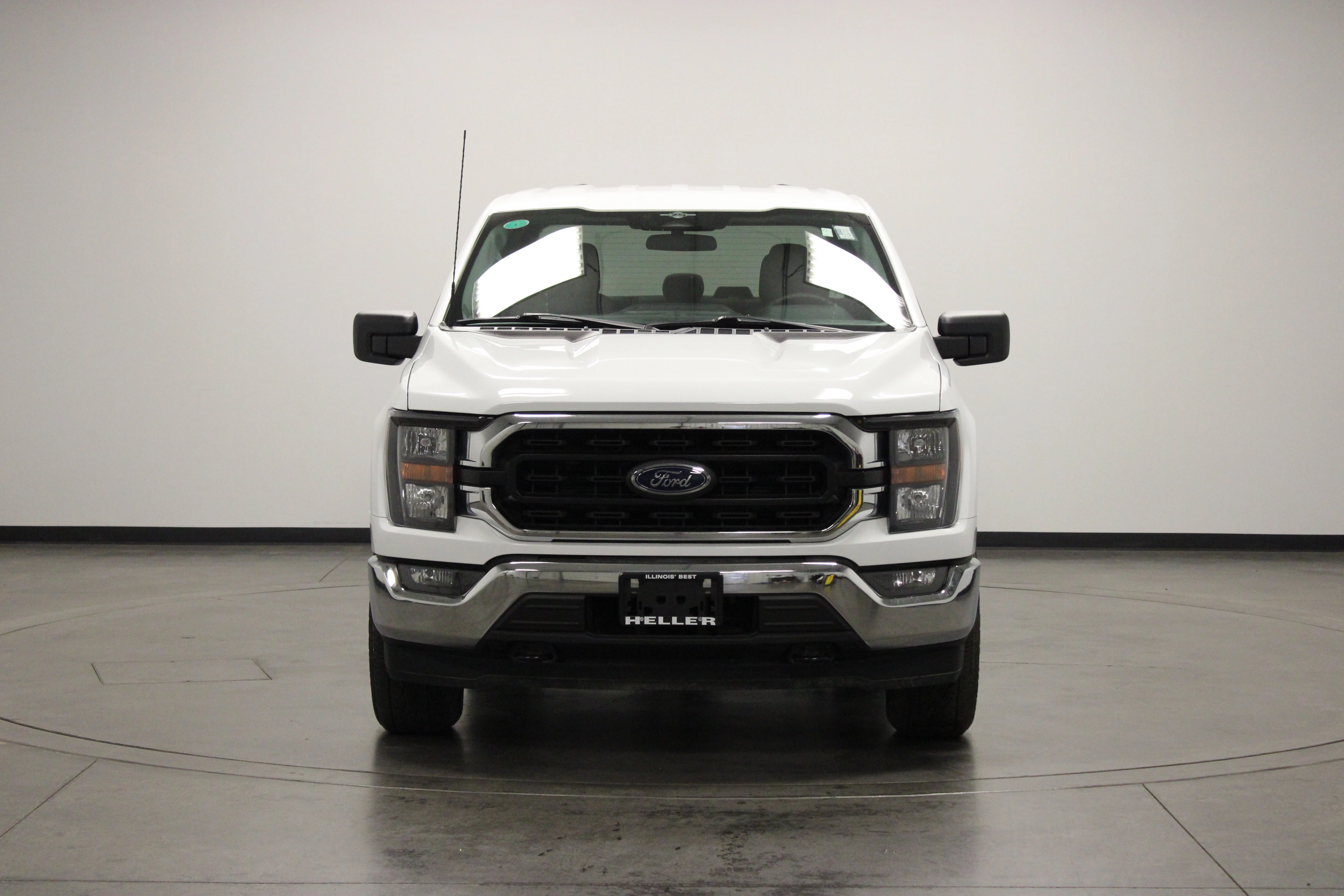 Used 2023 Oxford White Ford XLT image 3