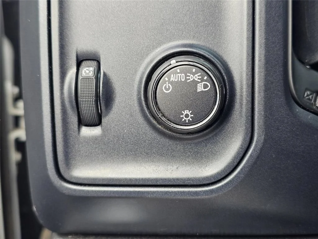 Used 2014 SUMMIT WHITE Chevrolet Work Truck image 16