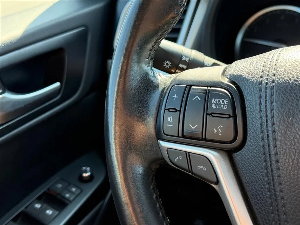 Used 2017 Black Toyota XLE image 17