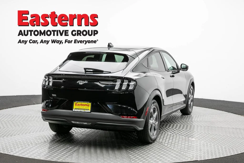 Used 2021 Black Ford Select image 5