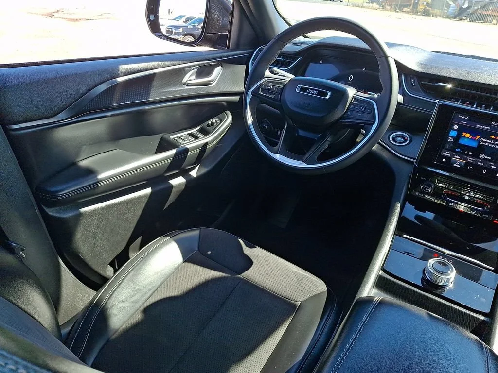 Used 2024 Baltic Gray Metallic Clearcoat Jeep Altitude image 15