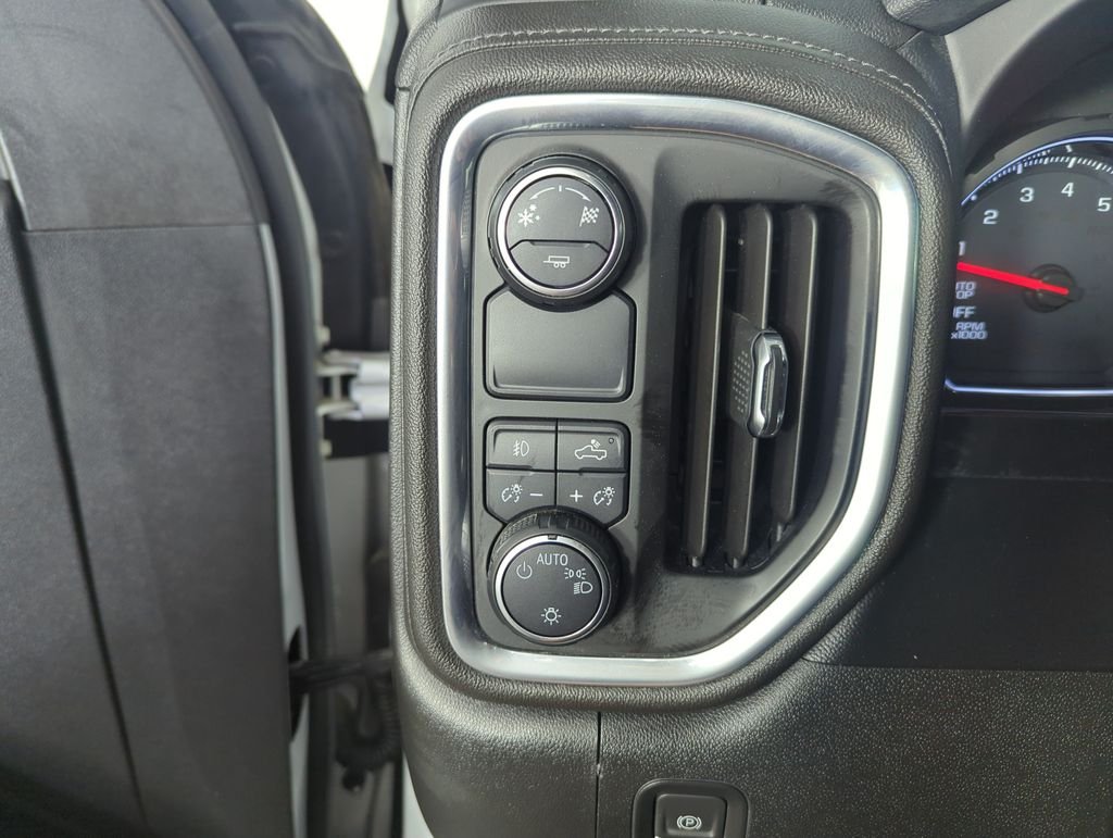Used 2019 Silver Chevrolet RST image 19