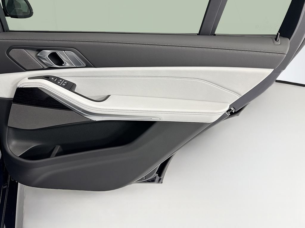 New 2027 Carbon Black Metallic BMW xDrive40i image 26