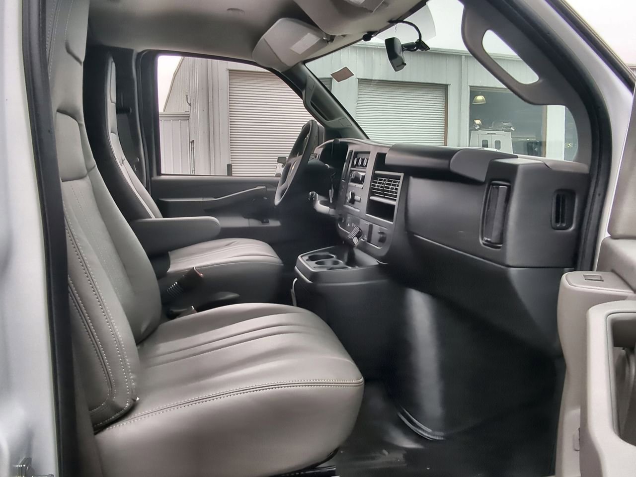 2025 Chevrolet Express Cargo Work Van - Photo 24