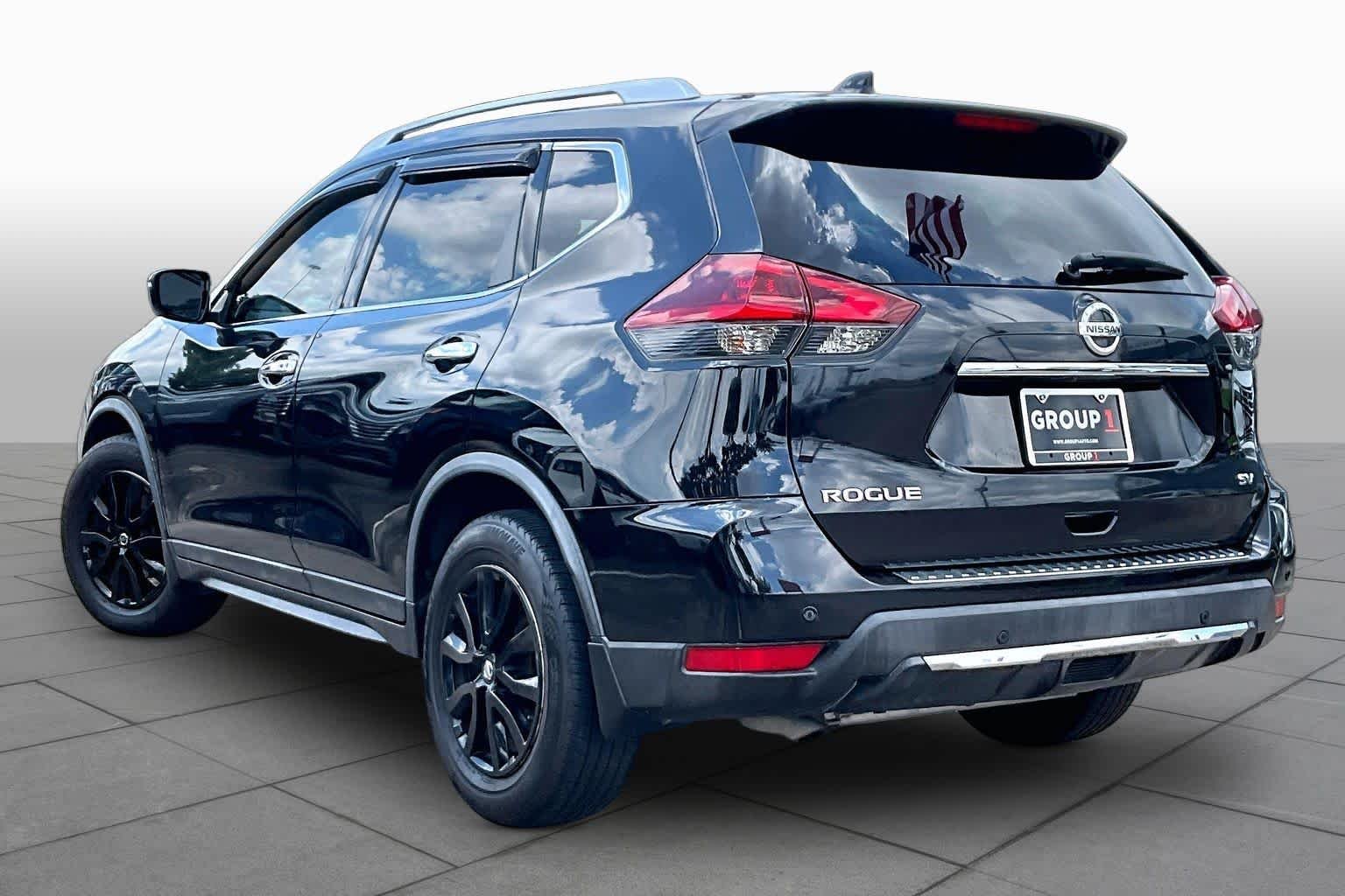 Used 2020 MAGNETIC BLACK Nissan SV image 11