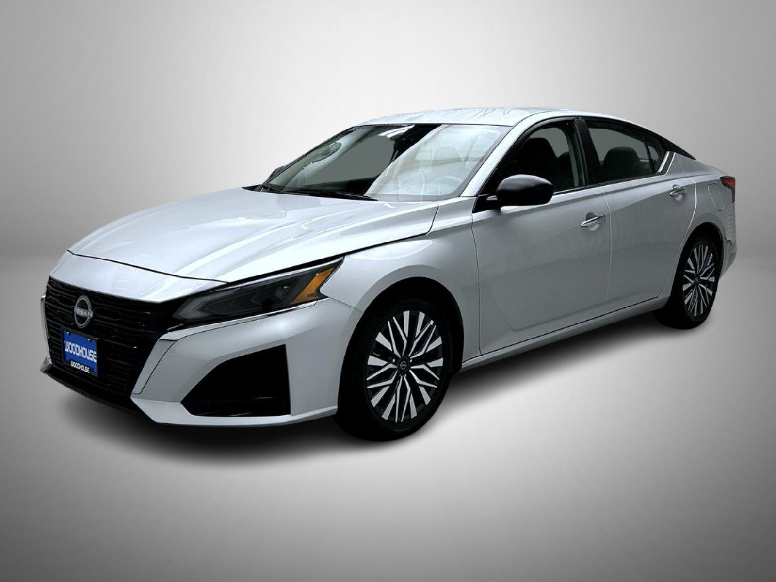 Used 2025 Silver Nissan 2.5 SV image 1