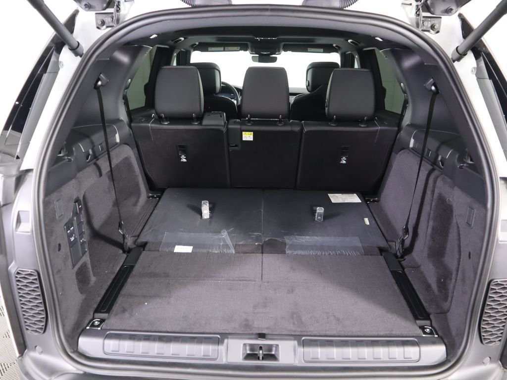 Used 2025 Fuji White Land Rover S image 32