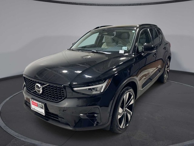 2024 Volvo XC40 Plus Dark Theme