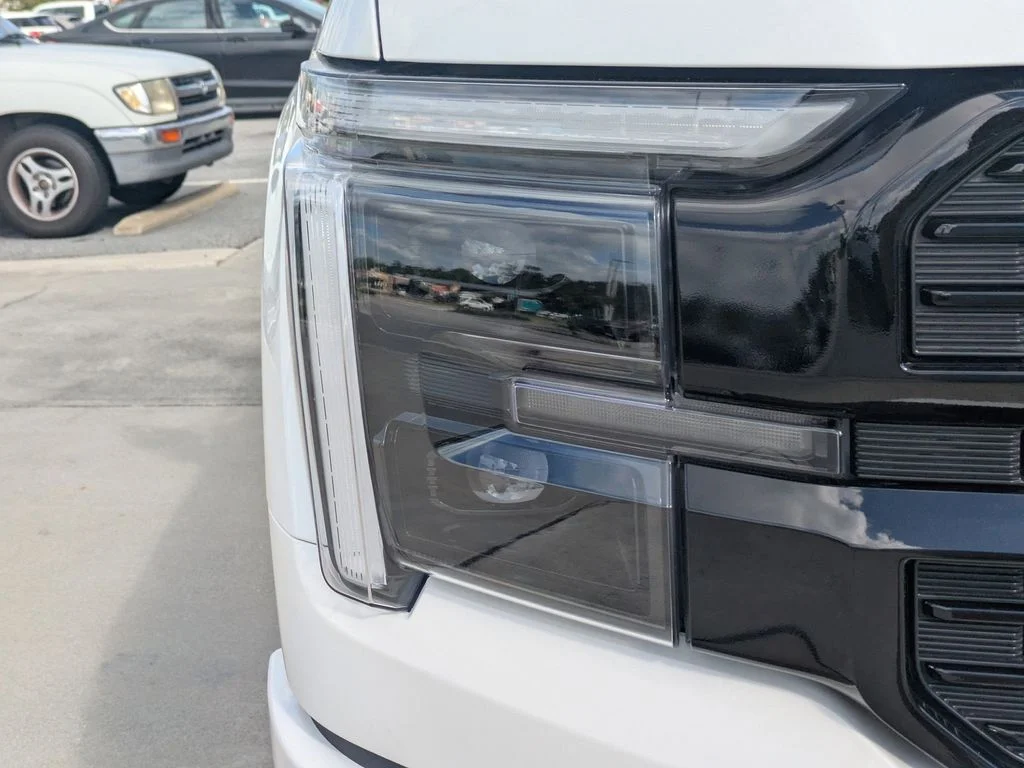 New 2026 Star White Metallic Tri-Coat Ford Platinum image 9