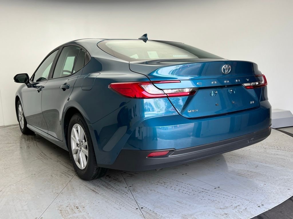 2025 Toyota Camry LE photo 4