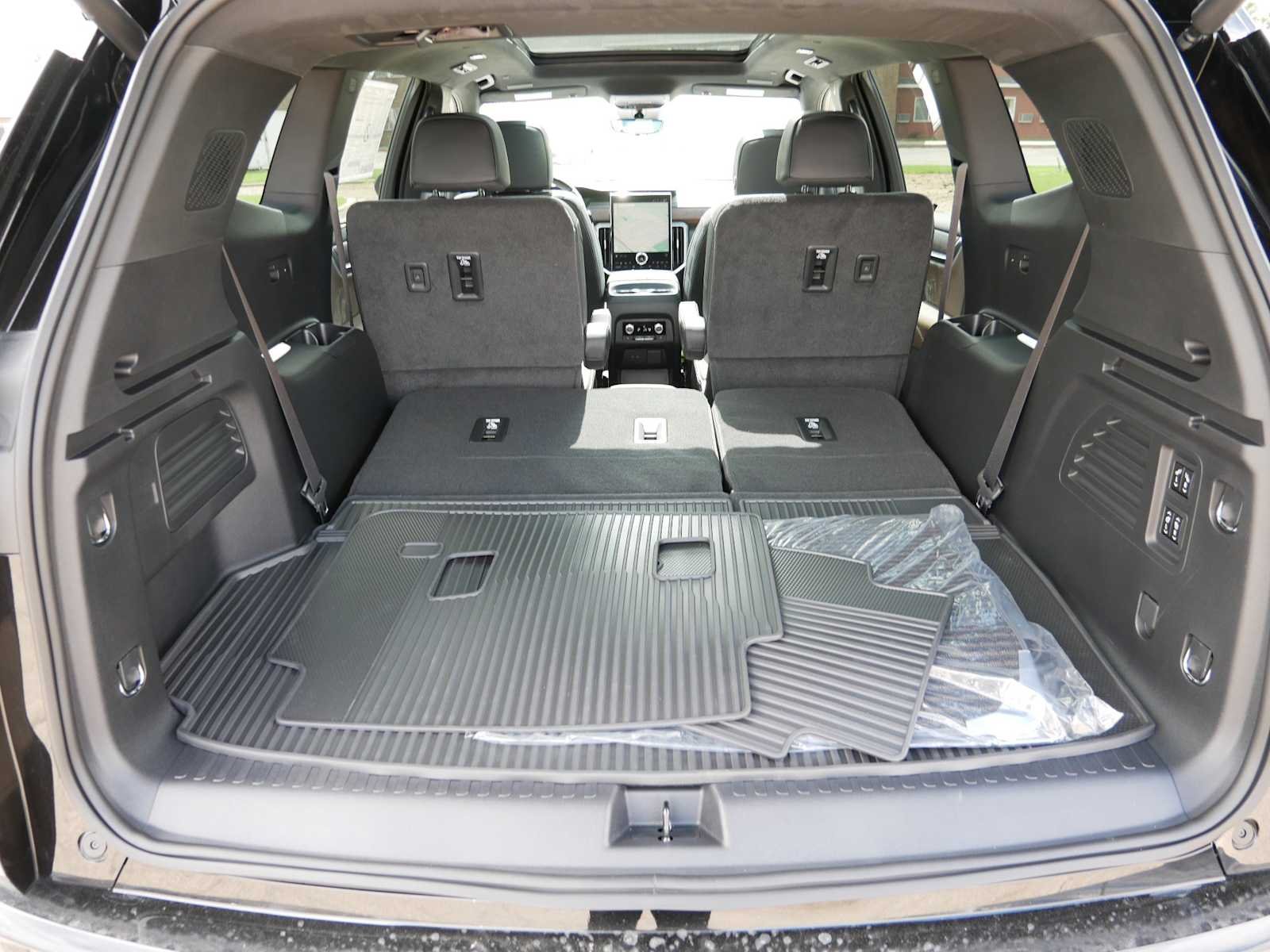 2026 GMC Acadia Denali Ultimate - Photo 11