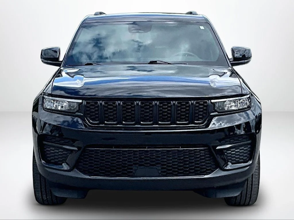 Used 2023 Black Jeep Altitude X image 4