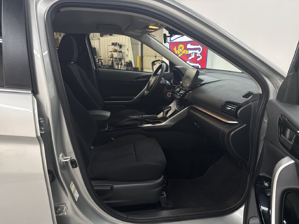 Used 2023 Silver Mitsubishi LE image 17