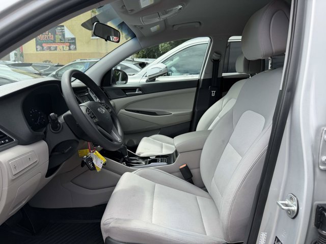 Used 2017 Molten Silver Hyundai SE image 14