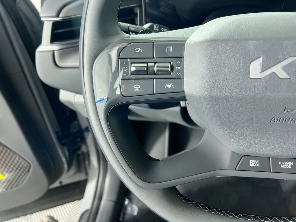 New 2026 Wolf Gray Kia Land AWD image 17