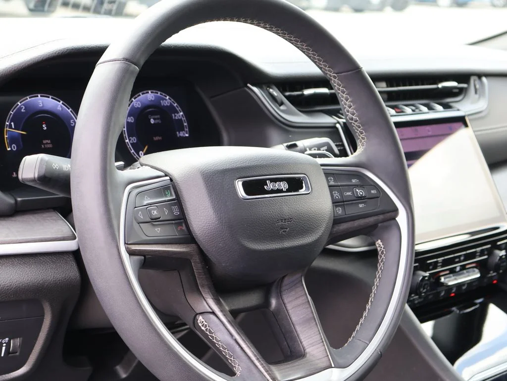 Used 2024 Silver Jeep Limited image 24