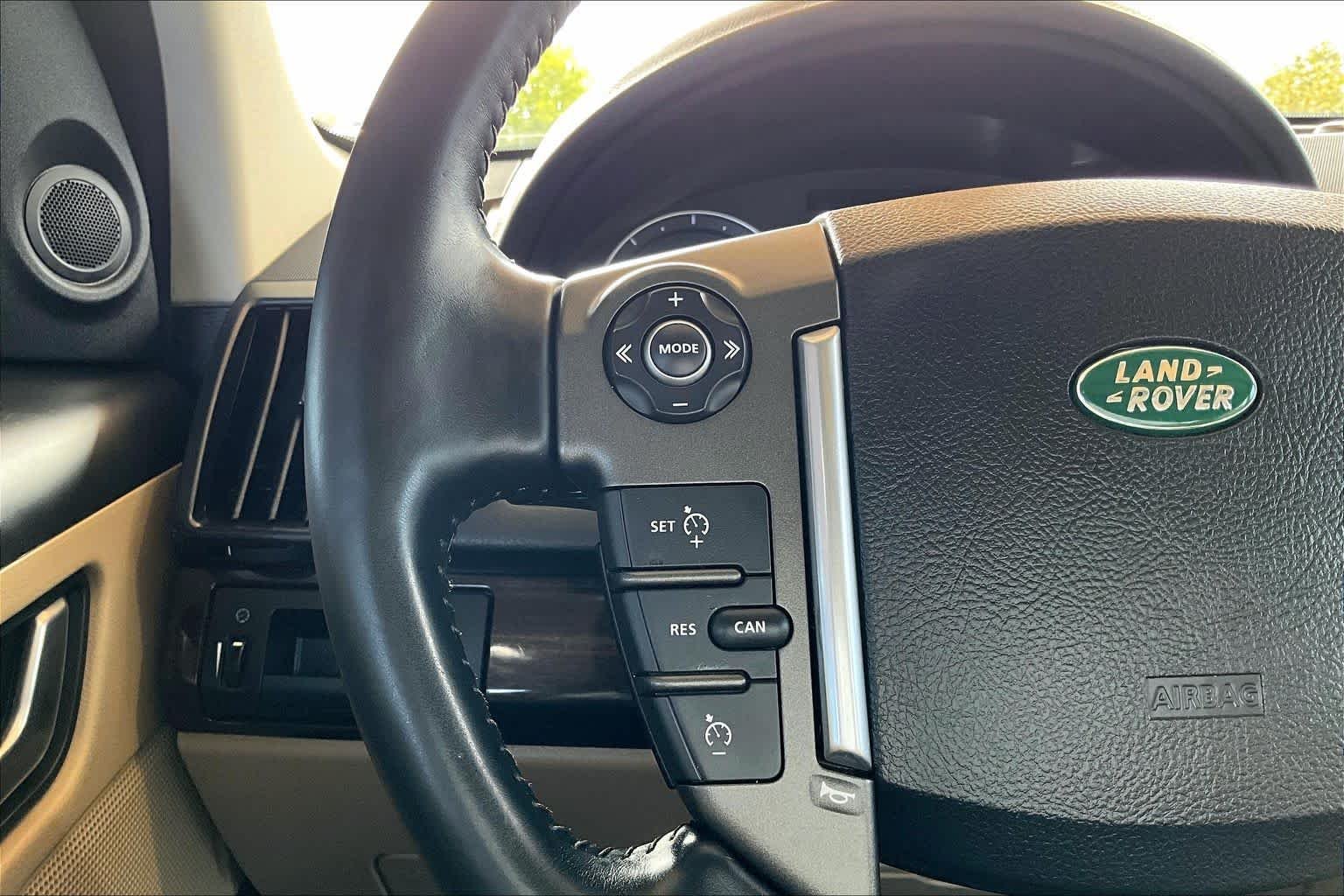 Used 2014 Indus Silver Land Rover  image 23