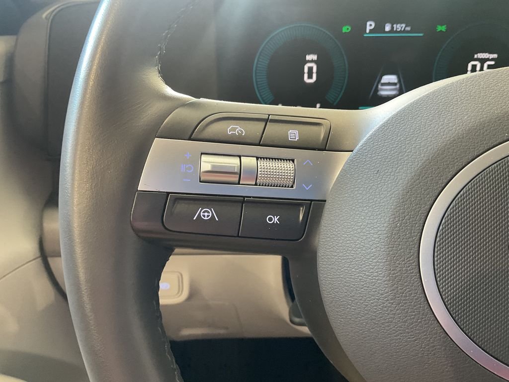 Used 2025 White Hyundai SEL image 18