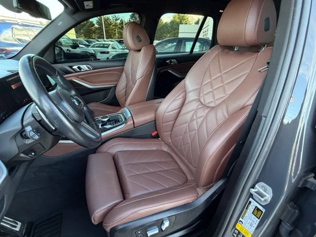 Used 2024 Gray BMW xDrive40i image 11