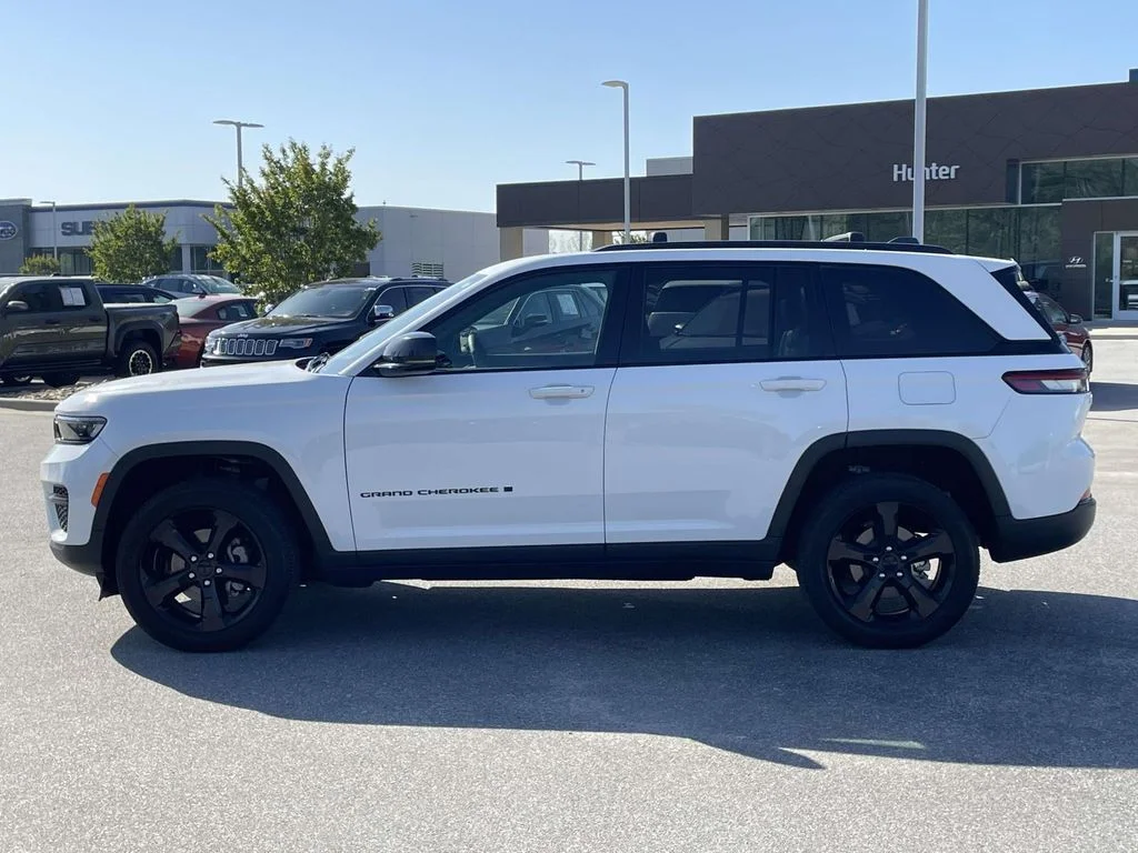 2025 Jeep Grand Cherokee Altitude - Photo 25