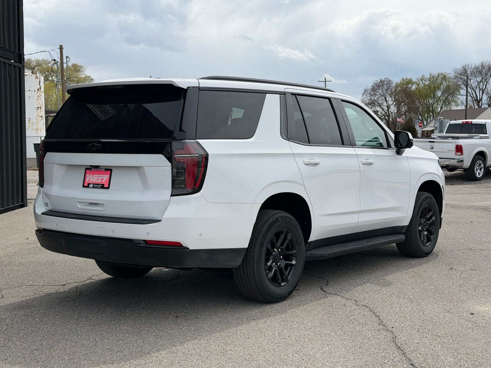 View vehicle photo 7