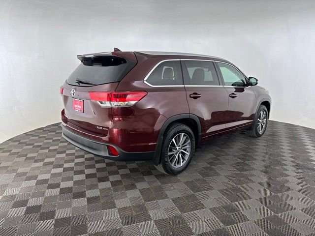 Used 2018 Red Toyota XLE image 6