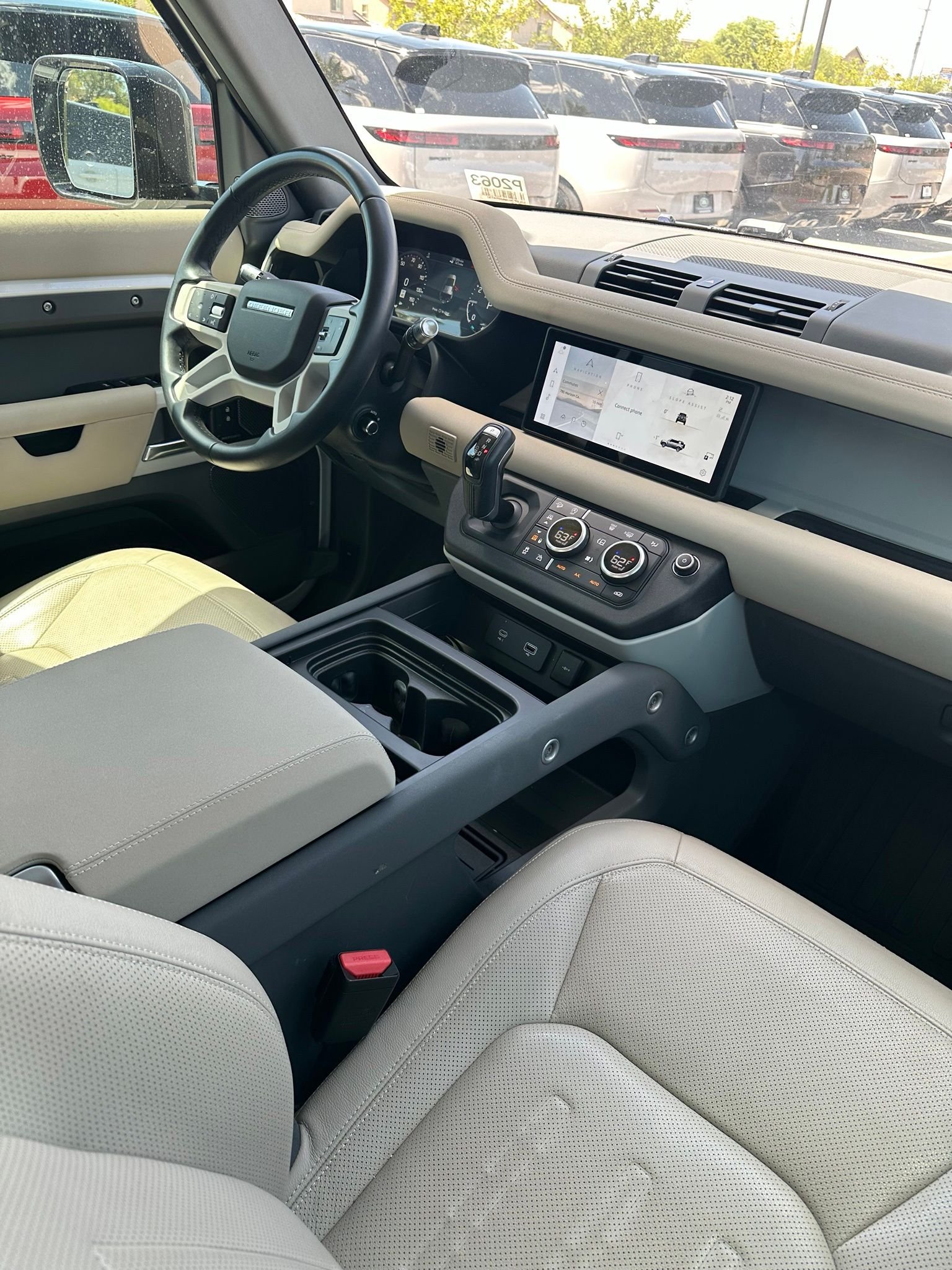 Used 2021 Fuji White Land Rover SE image 14