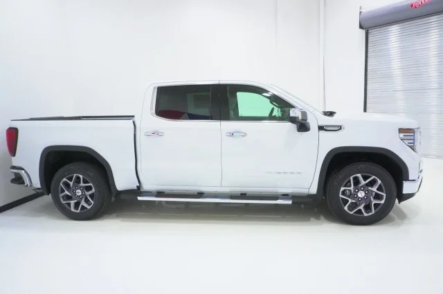 New 2026 Summit White GMC SLT image 4