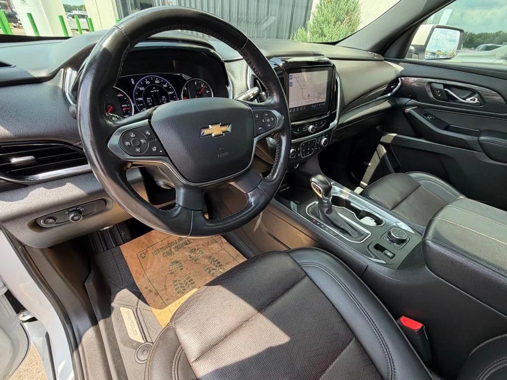 Used 2022 White Chevrolet High Country image 11