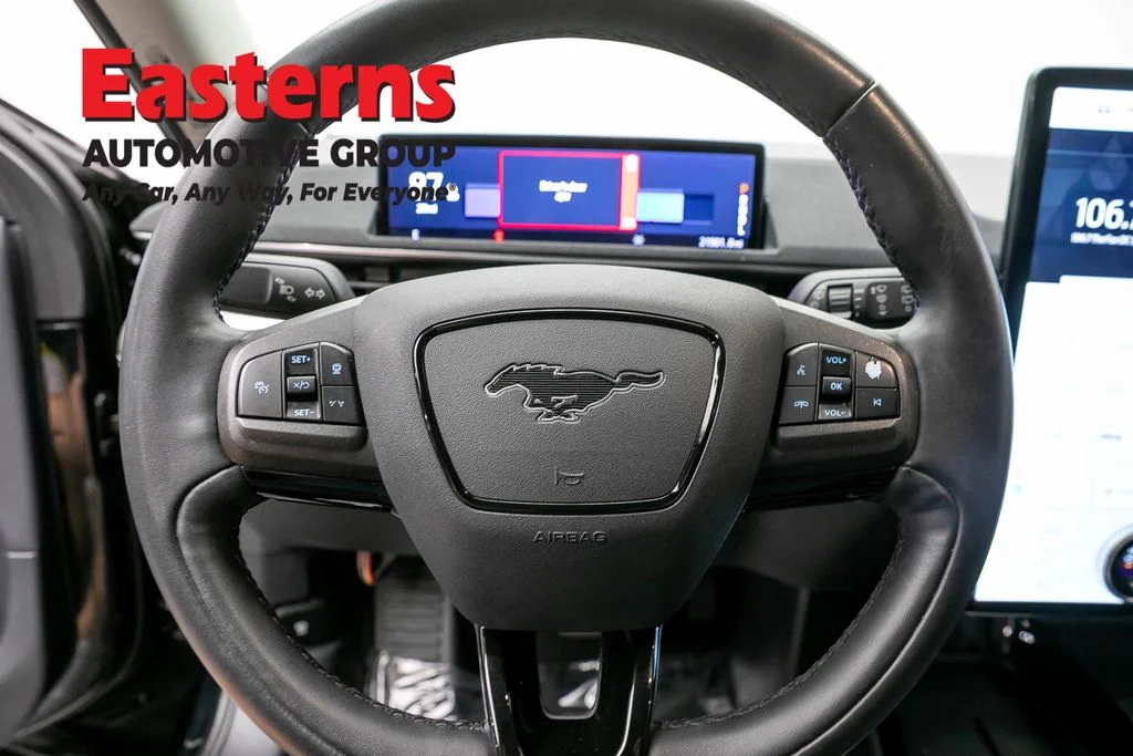 Used 2021 Black Ford Select image 11