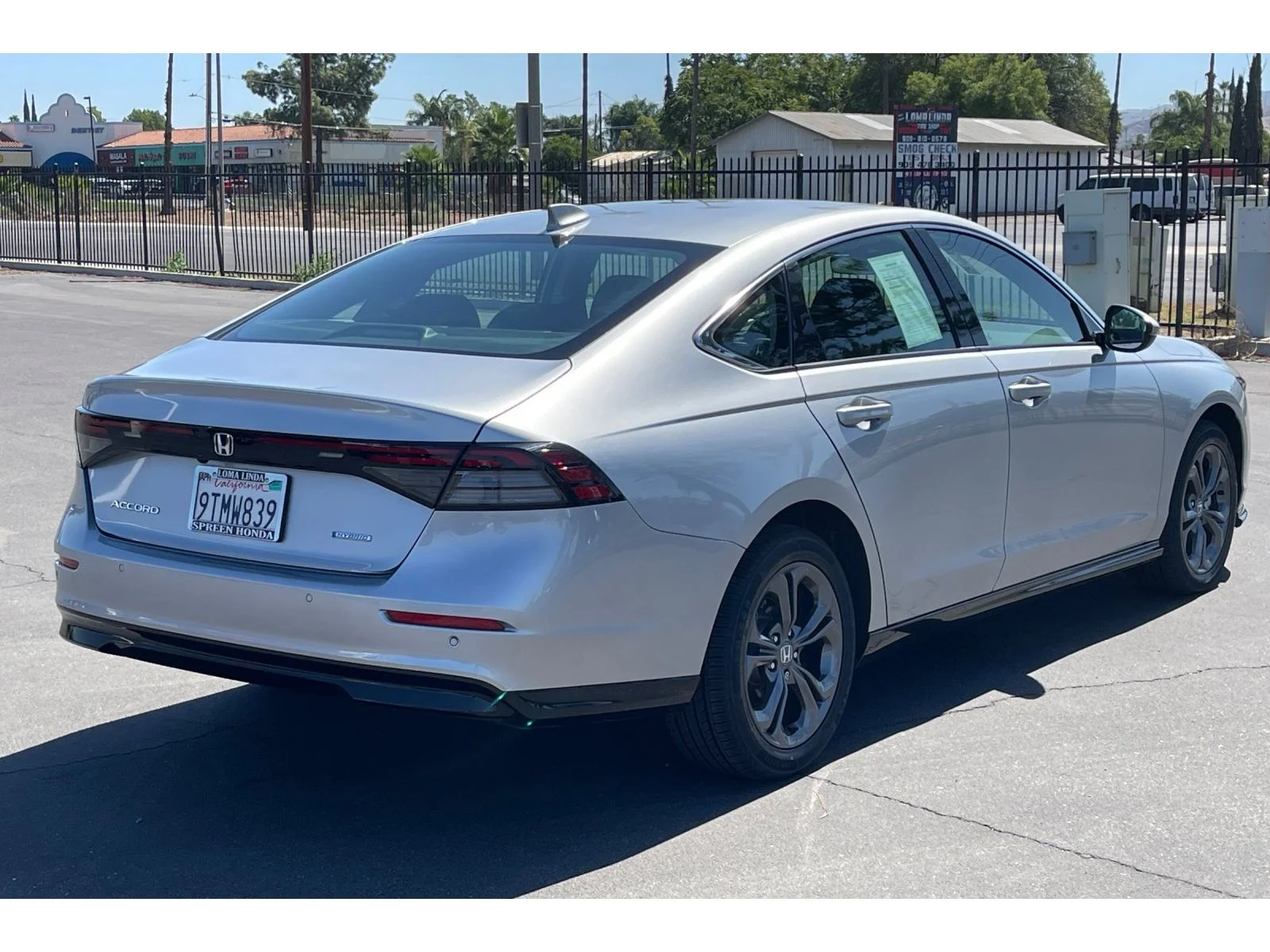 Used 2025 Solar Silver Metallic Honda EX-L image 6