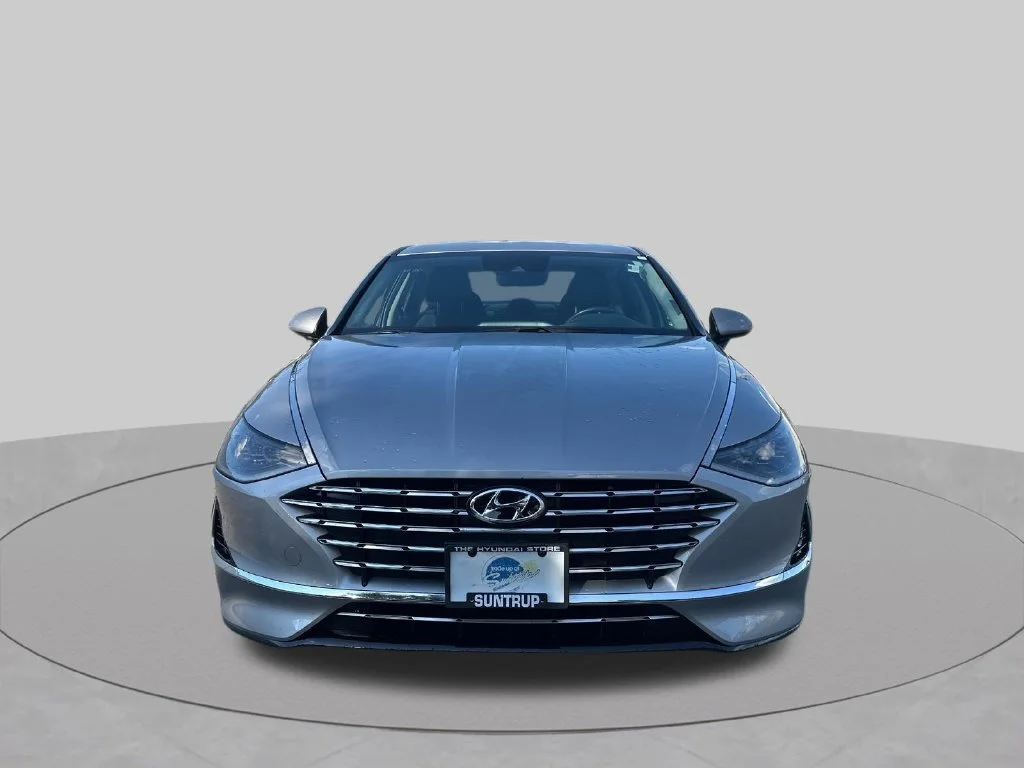 Used 2023 Silver Hyundai SEL image 11