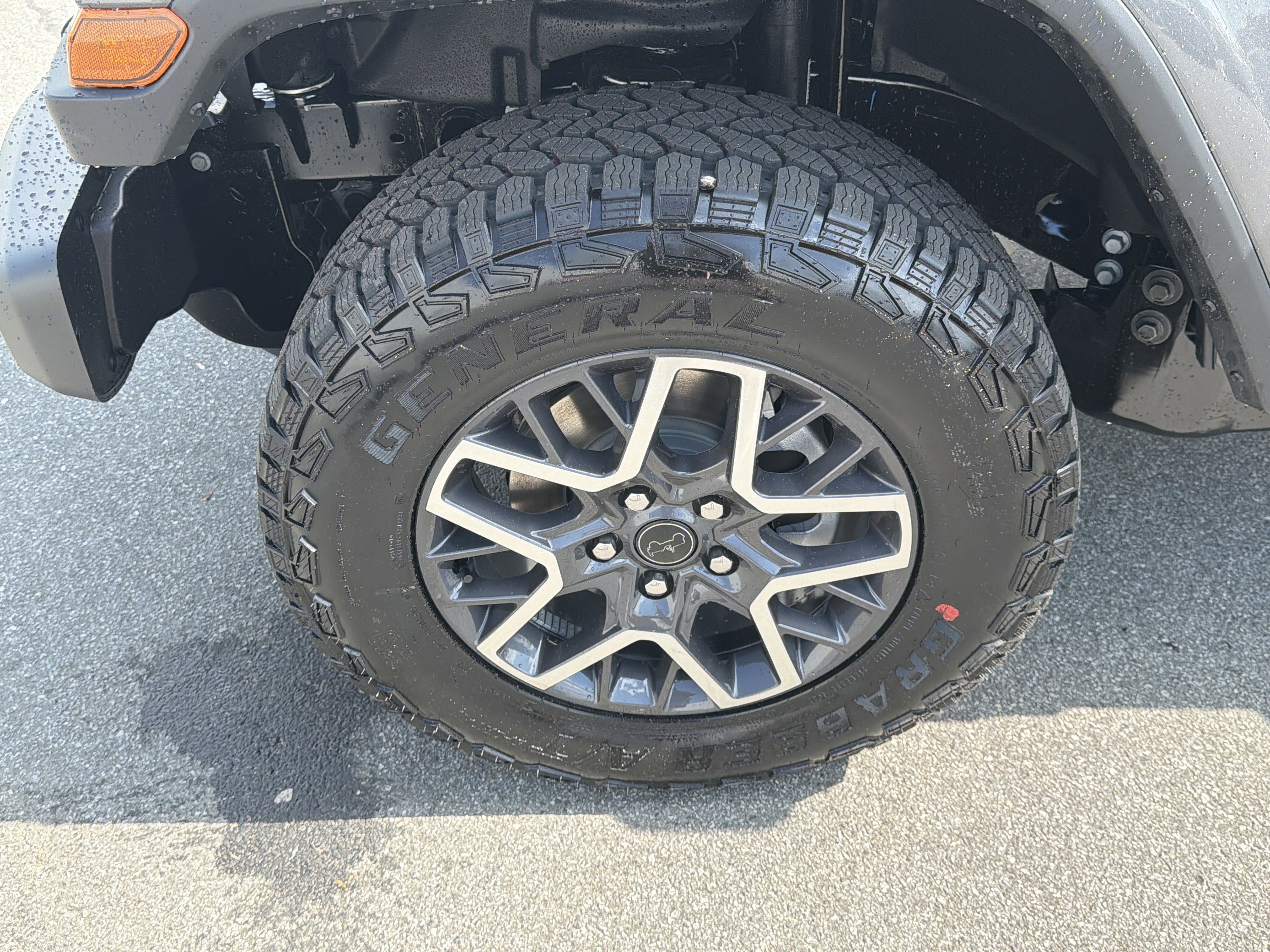 New 2026 Granite Crystal Metallic Clearcoat Jeep Sahara image 13