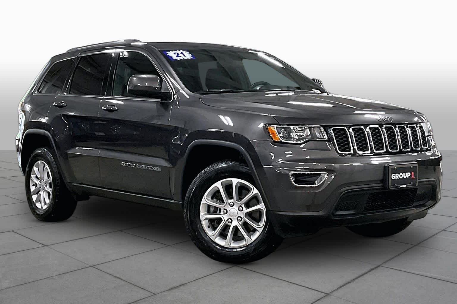 Used 2021 Granite Crystal Metallic Clearcoat Jeep Laredo E image 3
