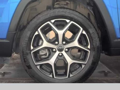 Used 2025 Hydro Blue Pearlcoat Jeep Limited image 7