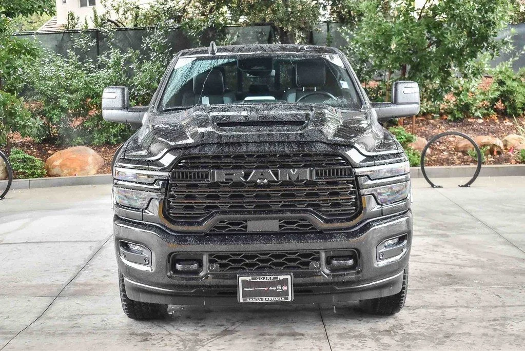 New 2026 Diamond Black Crystal Pearl-Coat Exterior Paint RAM Limited image 2